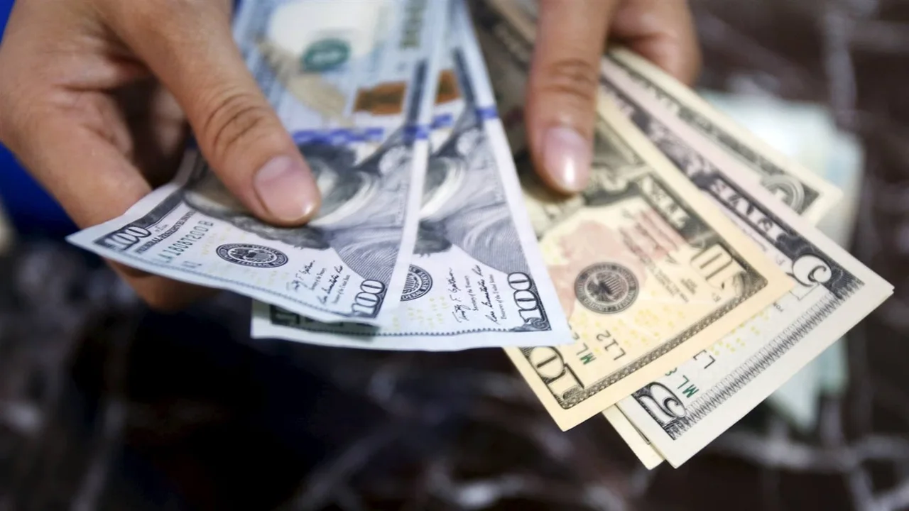 تغيرات أسعار الدولار مقابل الجنيه في البنوك المصرية مساء الأحد 10 مايو